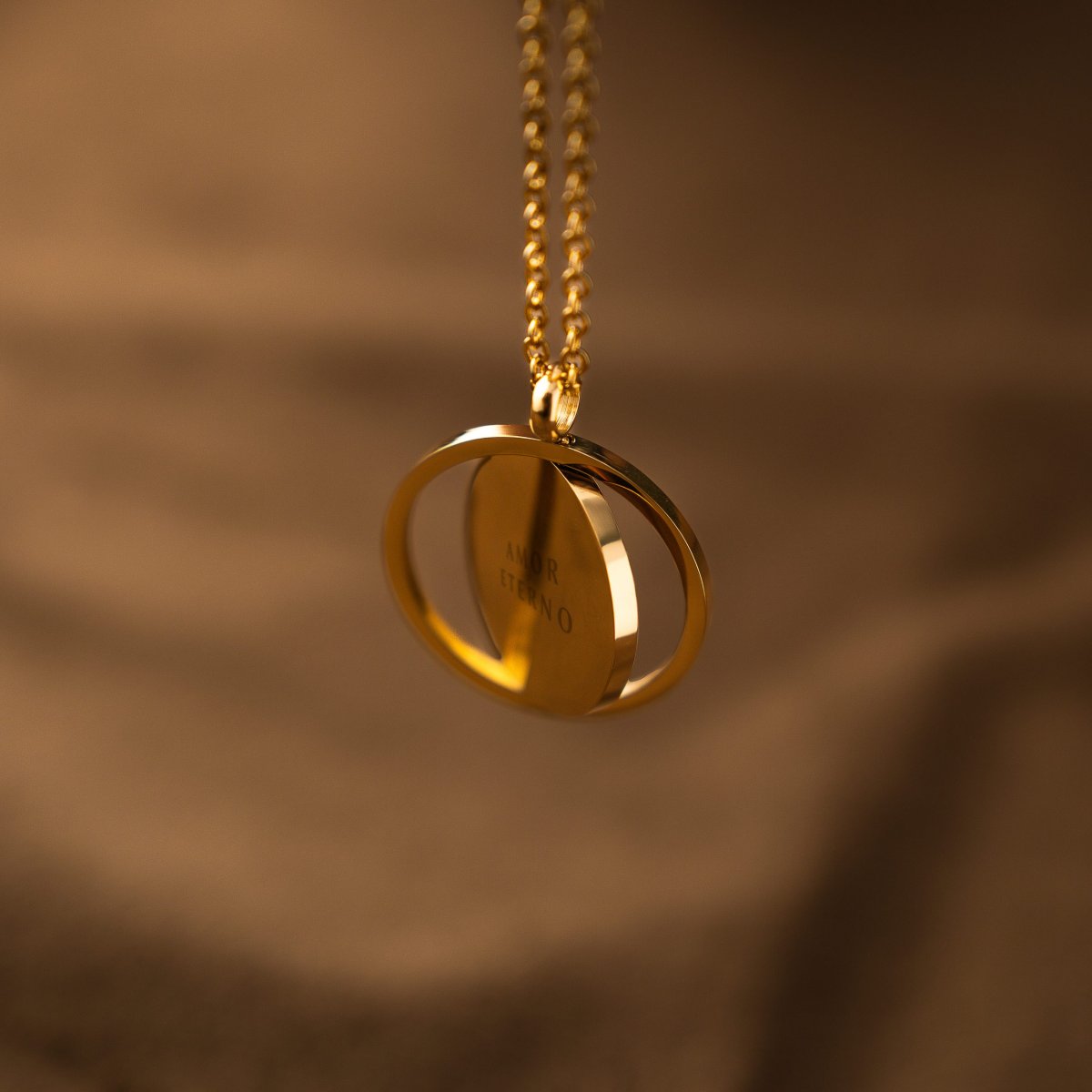 Colar Pingente Giratório Personalizado Dourado - Image 5