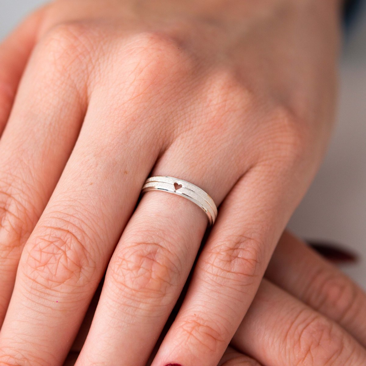 Par de Alianças de Prata 950 Diamantada Cuore 4mm - Image 4