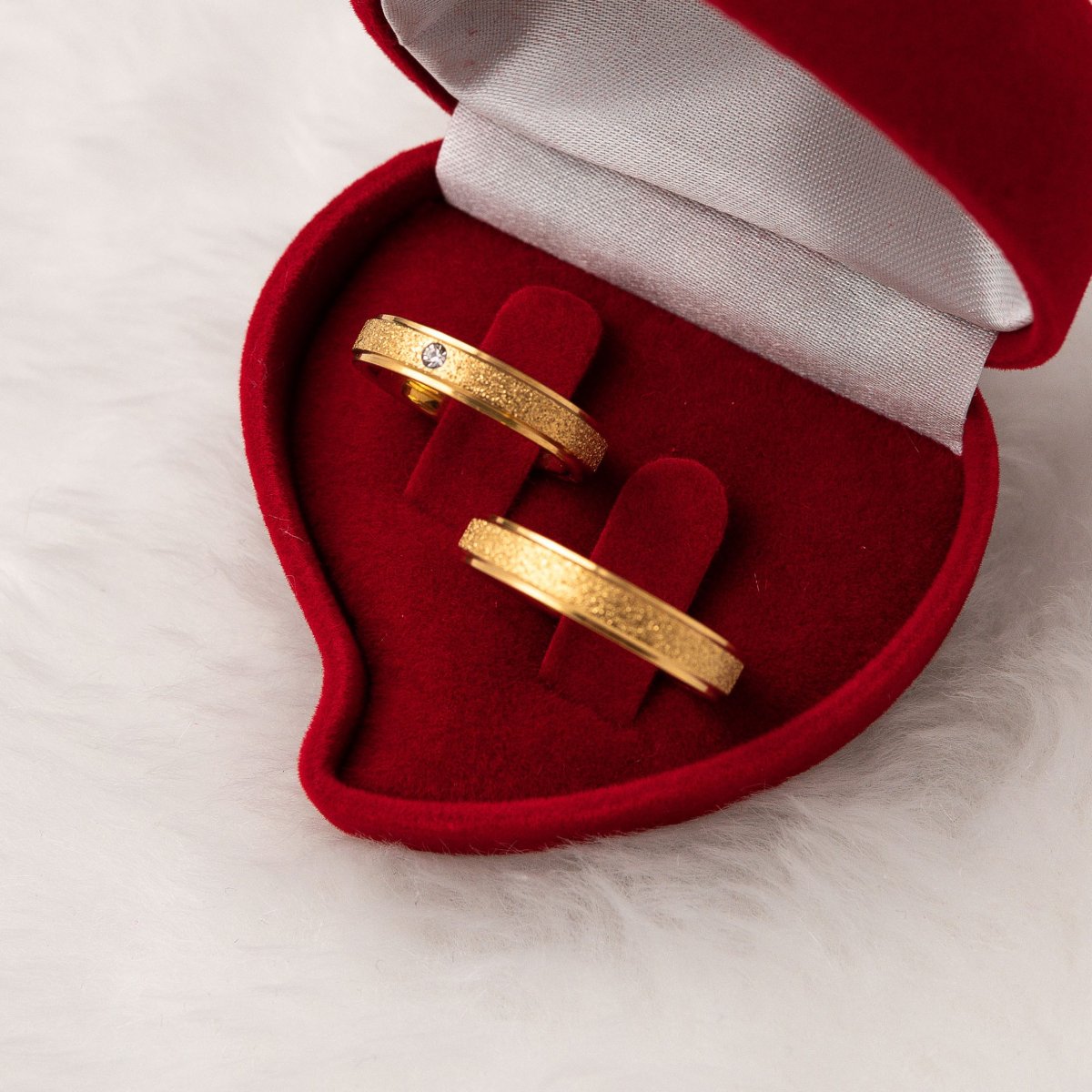 Par de Alianças Banhada Ouro 24k Rimini 4mm com Zircônia - Image 3